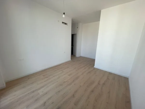 Tirane, shitet apartament 2+1+Aneks+Ballkon  (RRUGA LIMAN KABA KOMPLEKSI DINAMO)