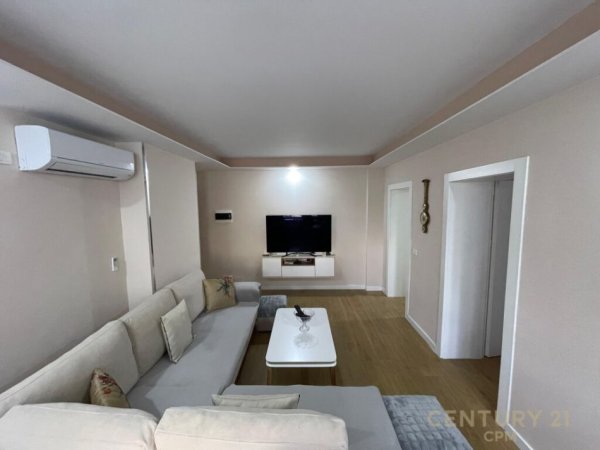 Tirane, jepet me qera apartament 1+1 Kati 1, 70 m² 800 € 
