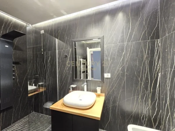 Tirane, jepet me qera apartament 2+1 Kati 5, 128 m² 2.000 € (Rruga Dervish Hima, Stadiumi Air ALBANIA)