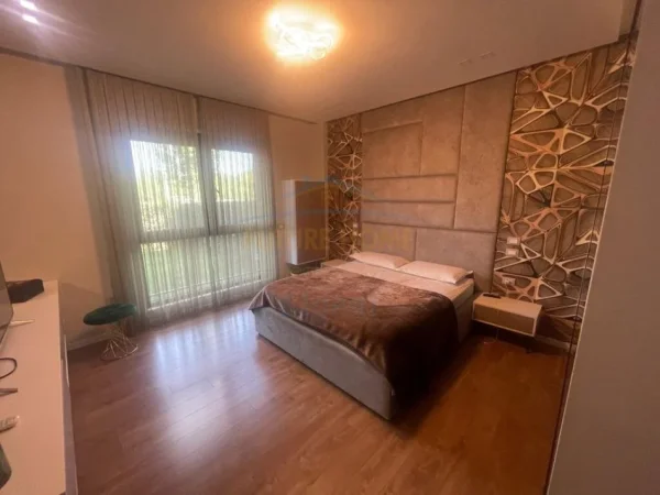 Tirane, shes apartament 2+1+Ballkon Kati 0, 116 m² 350.000 € (Liqeni Thate{+Post Parkimi)