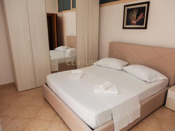 Vlore, jepet me qera apartament 2+1+Ballkon Kati 6, 81 m² 300 € (Rruga Haziz Xhyheri)