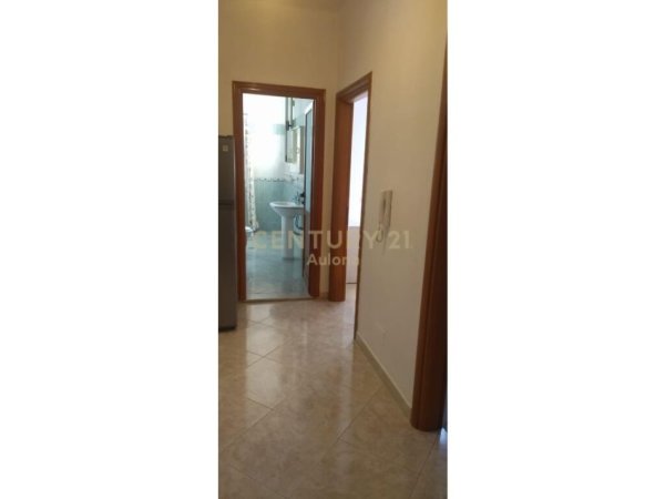 Vlore, jepet me qera apartament 2+1+Ballkon Kati 6, 81 m² 300 € (Rruga Haziz Xhyheri)
