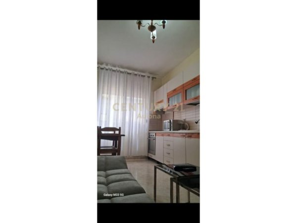Vlore, jepet me qera apartament 2+1+Ballkon Kati 6, 81 m² 300 € (Rruga Haziz Xhyheri)