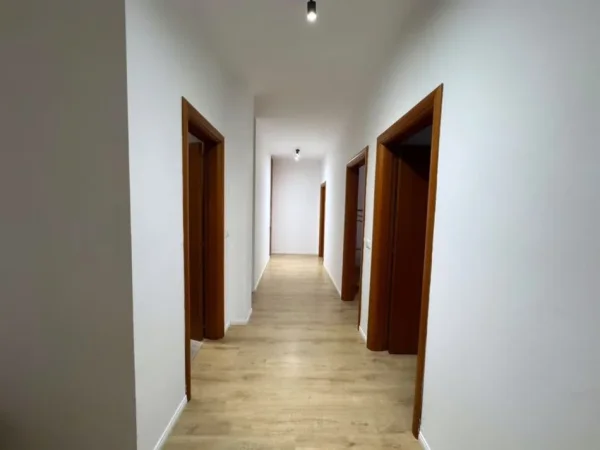 Tirane, shitet apartament 3+1 , 148 m² 350.000 € (Sheshi Skenderbej)
