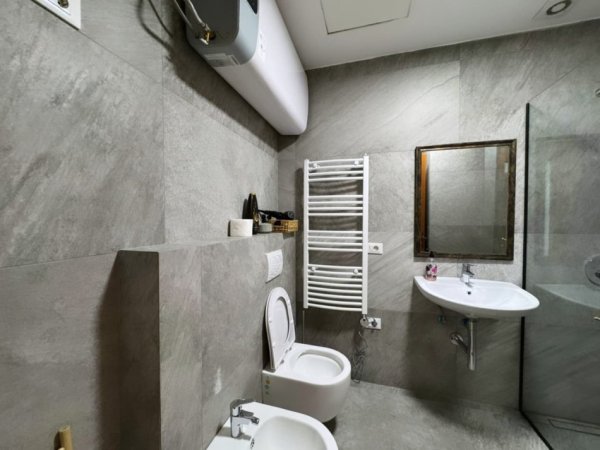 Tirane, shitet apartament 3+1 , 148 m² 350.000 € (Sheshi Skenderbej)