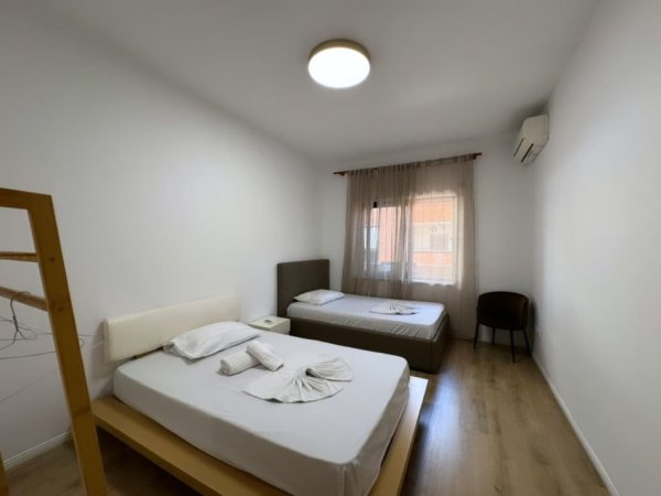 Tirane, shitet apartament 3+1 , 148 m² 350.000 € (Sheshi Skenderbej)