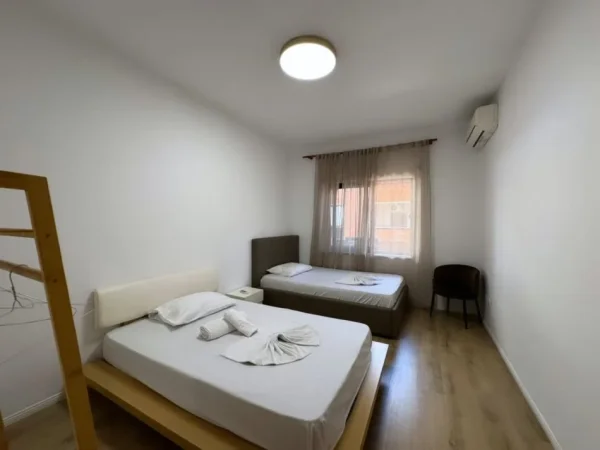Tirane, shitet apartament 3+1 , 148 m² 350.000 € (Sheshi Skenderbej)