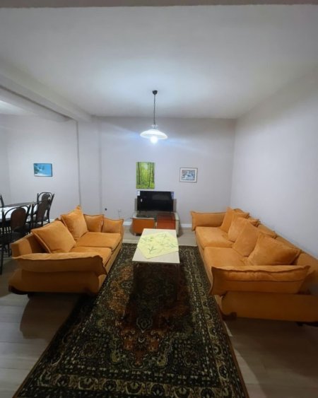 Tirane, jepet me qera apartament 1+1 , 80 m² 550 € (Myslym Shyri)