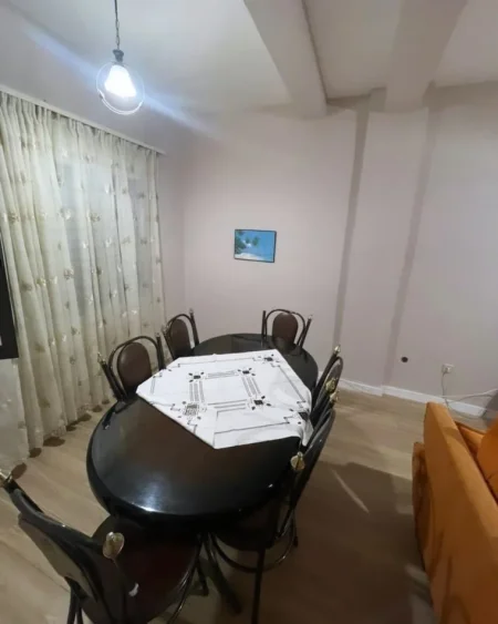 Tirane, jepet me qera apartament 1+1 , 80 m² 550 € (Myslym Shyri)