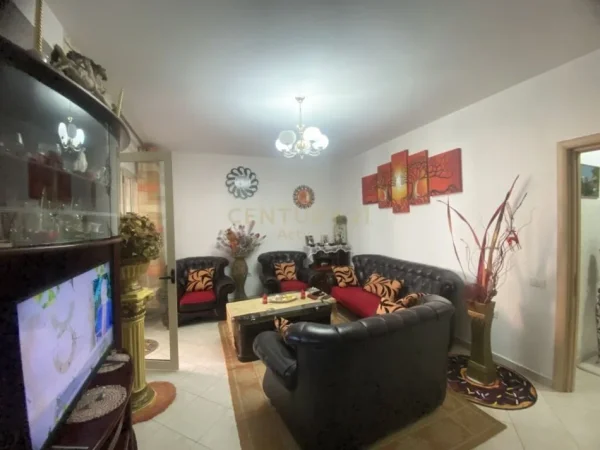 Tirane, jepet me qera apartament 2+1 Kati 3, 67 m² 420 € (Bulevardi Migjeni), Astir