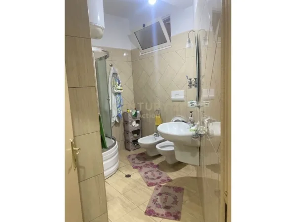 Tirane, jepet me qera apartament 2+1 Kati 3, 67 m² 420 € (Bulevardi Migjeni), Astir