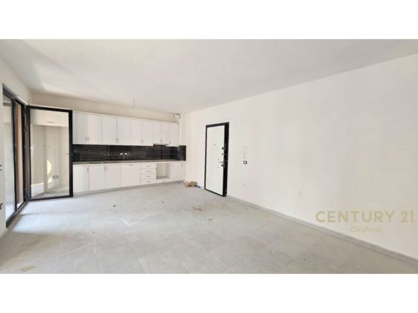 Tirane, jepet me qera apartament 2+1+Ballkon Kati 4, 98 m² 450 € (Unaza e Re, Astir)