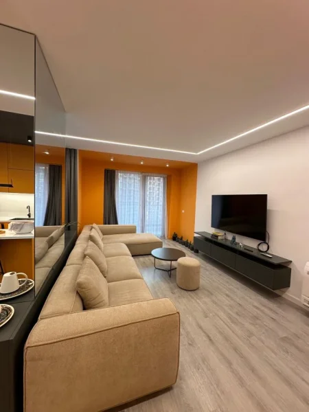 Tirane, jepet me qera apartament 2+1 Kati 6, 130 m² 900 € (Ish fusha e aviacionit)