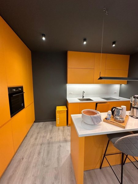 Tirane, jepet me qera apartament 2+1 Kati 6, 130 m² 900 € (Ish fusha e aviacionit)