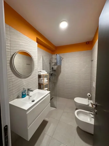 Tirane, jepet me qera apartament 2+1 Kati 6, 130 m² 900 € (Ish fusha e aviacionit)
