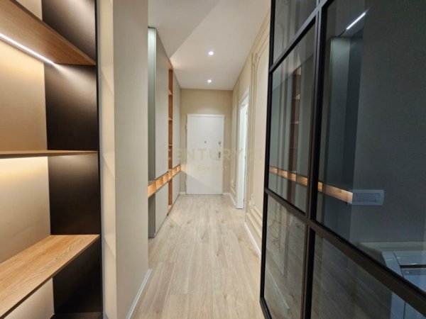 Tirane, jepet me qera apartament 2+1 Kati 8, 117 m² 1.600 € (qqender)