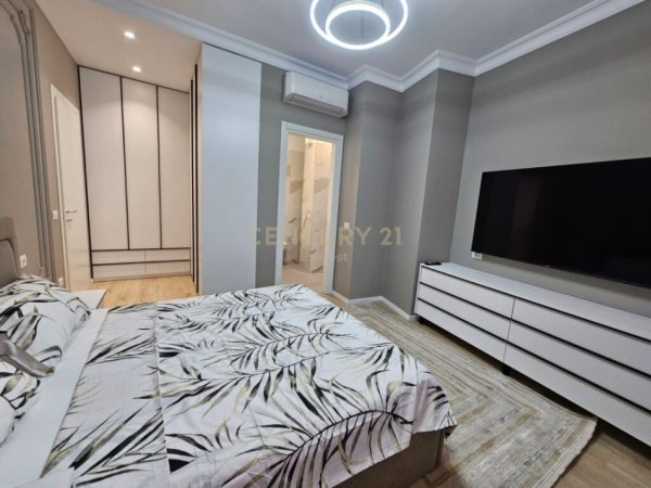 Tirane, jepet me qera apartament 2+1 Kati 8, 117 m² 1.600 € (qqender)