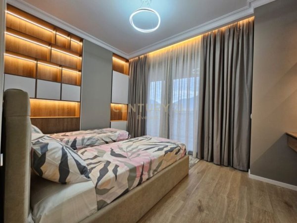 Tirane, jepet me qera apartament 2+1 Kati 8, 117 m² 1.600 € (qqender)
