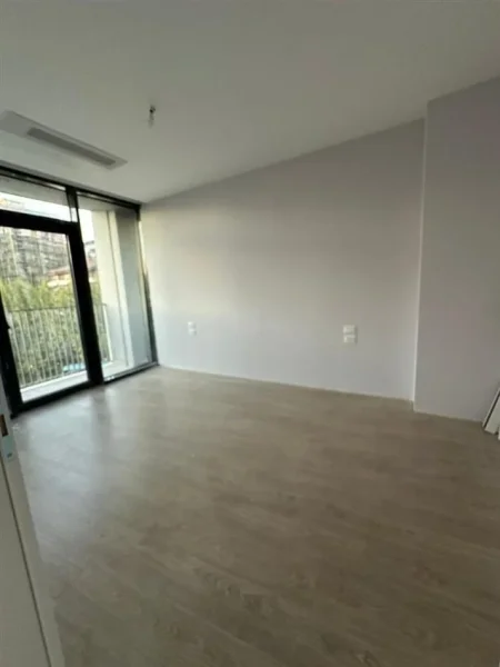 Tirane, jepet me qera zyre Kati 2, 67 m² 700 € (Lake View)