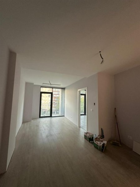 Tirane, jepet me qera zyre Kati 2, 67 m² 700 € (Lake View)
