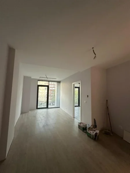 Tirane, jepet me qera zyre Kati 2, 67 m² 700 € (Lake View)