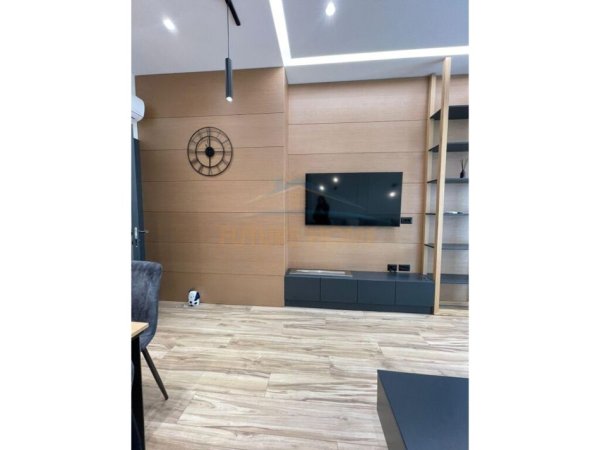 Tirane, jepet me qera apartament 1+1+Aneks+Ballkon Kati 5, 73 m² 1.000 € (Rruga e Kavajes)