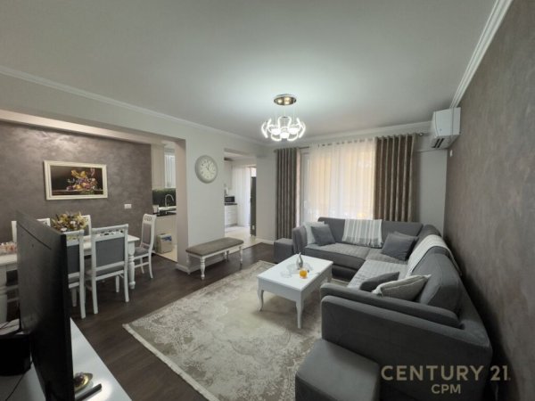 Tirane, shes apartament 2+1+Ballkon , 113 m² 280.000 € (Selvia, Rruga Barrikadave)