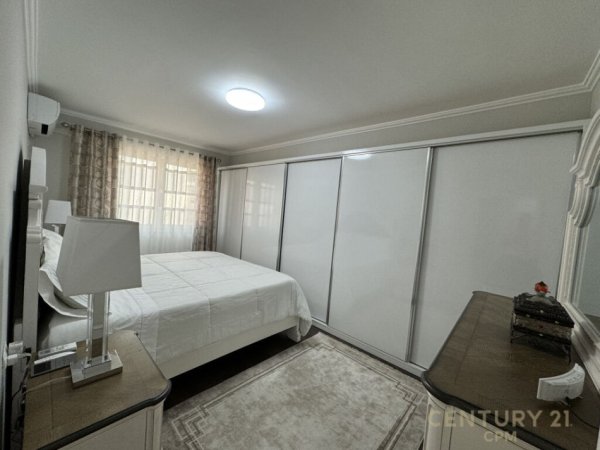 Tirane, shes apartament 2+1+Ballkon , 113 m² 280.000 € (Selvia, Rruga Barrikadave)