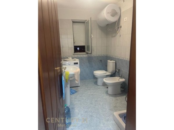 Tirane, jepet me qera apartament 2+1 Kati 8, 117 m² 1.600 € (qender)