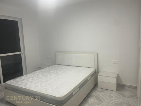 Tirane, jepet me qera apartament 2+1 Kati 8, 117 m² 1.600 € (qender)