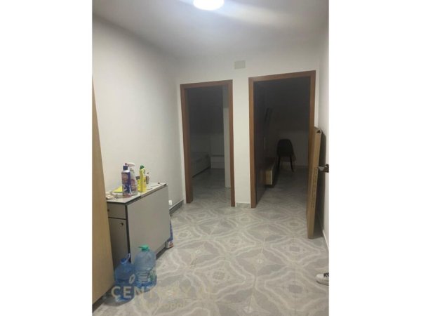 Tirane, jepet me qera apartament 2+1 Kati 8, 117 m² 1.600 € (qender)