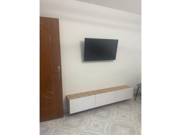 Tirane, jepet me qera apartament 2+1 Kati 8, 117 m² 1.600 € (qender)