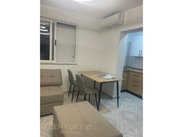 Tirane, jepet me qera apartament 2+1 Kati 8, 117 m² 1.600 € (qender)