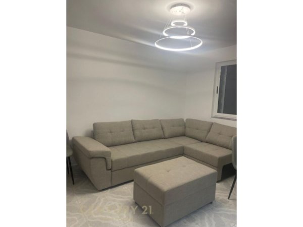Tirane, jepet me qera apartament 2+1 Kati 8, 117 m² 1.600 € (qender)