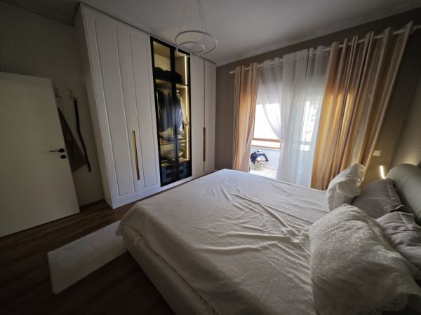 Tirane, shitet apartament 2+1 , 95 m² 130.000 € (FRESK)