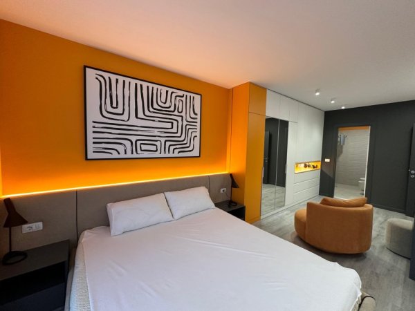 Tirane, jepet me qera apartament 2+1+Ballkon Kati 4, 130 m² 900 € (Ish Fusha e Aviacionit)