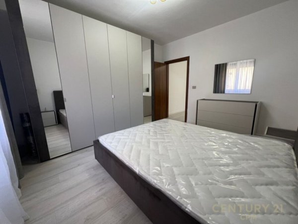 Tirane, jepet me qera apartament 1+1 Kati 3, 64 m² 650 € (komuna e parisit)