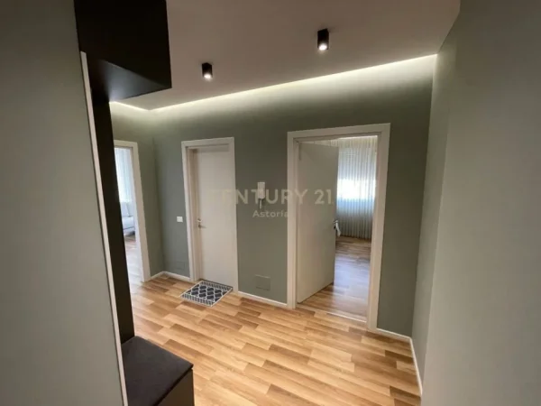 Tirane, shitet apartament 1+1 Kati 3, 133.500 € (astir)