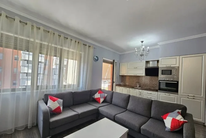Tirane, jepet me qera apartament 3+1+Ballkon Kati 7, 128 m² 1.000 € (RRUGA E KAVAJES)