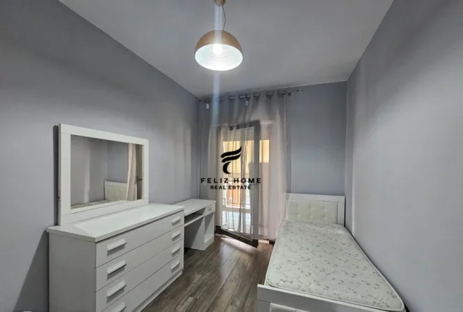 Tirane, jepet me qera apartament 3+1+Ballkon Kati 7, 128 m² 1.000 € (RRUGA E KAVAJES)