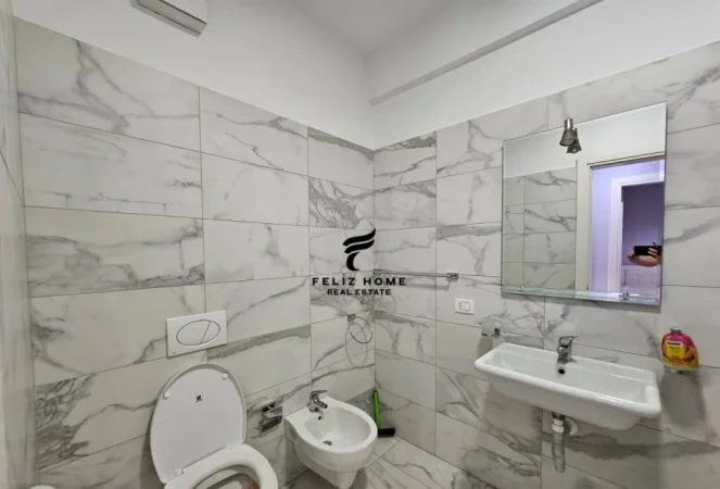 Tirane, jepet me qera apartament 3+1+Ballkon Kati 7, 128 m² 1.000 € (RRUGA E KAVAJES)