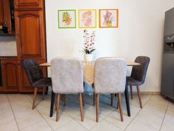 Tirane, jepet me qera apartament 2+1 Kati 9, 141 m² 700 € (9-KATSHET)