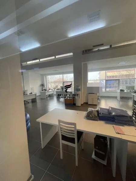 Tirane, shitet zyre Kati 1, 700 m² (XHAMLLIKU)