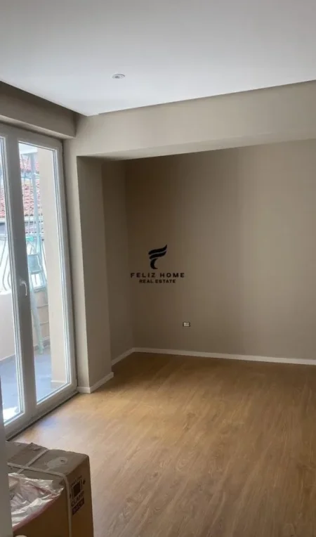 Tirane, jepet me qera zyre Kati 2, 63 m² 950 € (RRUGA E KAVAJES)
