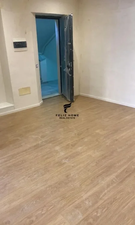 Tirane, jepet me qera zyre Kati 2, 63 m² 950 € (RRUGA E KAVAJES)