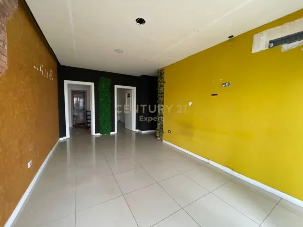 Tirane, jepet me qera ambjent biznesi Kati 0, 107 m² 800 € (rruga e Astir)