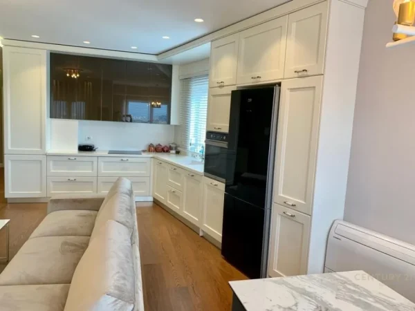 Tirane, jepet me qera apartament 2+1 Kati 11, 90 m² 1.100 € (astir)