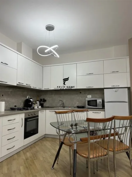 Tirane, jepet me qera apartament 2+1 Kati 3, 110 m² 750 € (ISH PARKU)