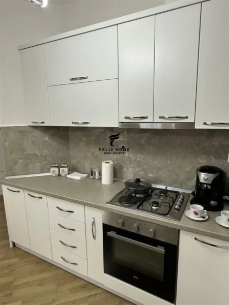 Tirane, jepet me qera apartament 2+1 Kati 3, 110 m² 750 € (ISH PARKU)