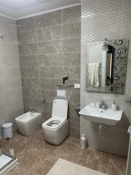 Tirane, jepet me qera apartament 2+1 Kati 3, 110 m² 750 € (ISH PARKU)